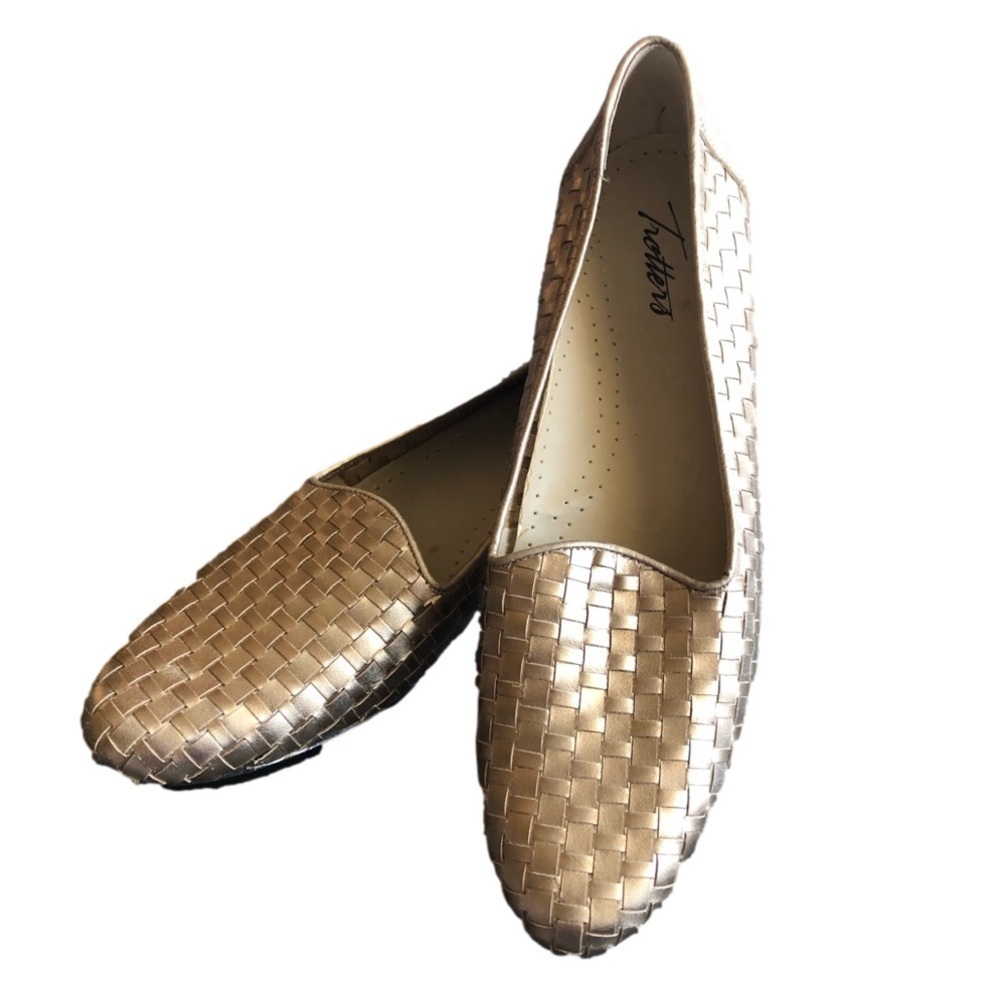 Trotters Size 9S gold basket weave leather loafers, flats, slip ons